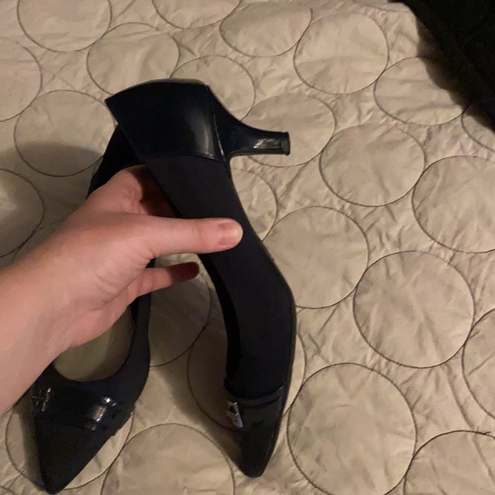 Navy Anne Klein kitten heels size 8.5 - Picture 2 of 4